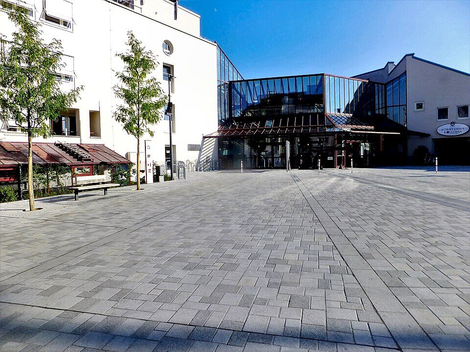 Rathaus Unterschleißheim, Haupteingang, 22.8