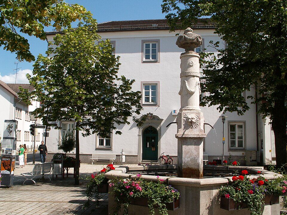MOD, Amtshaus ehem, Marktbrunnen in Marktoberdorf