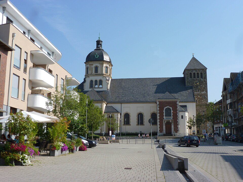 Blick vom Markt auf St Sebastian in Würselen