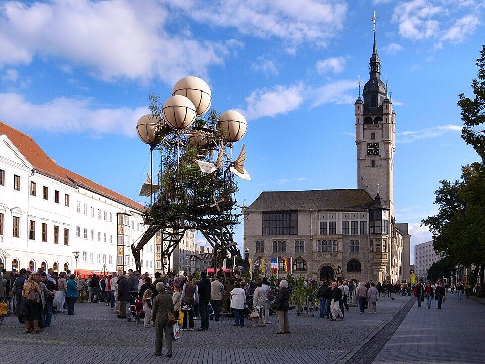 Dessau,Farbfest Grün,Landung der Aeroflorale II auf dem Marktplatz in Dessau-Roßlau