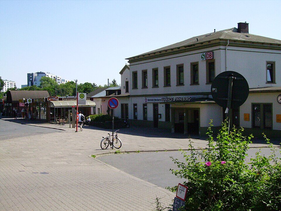 Pinneberg railway station