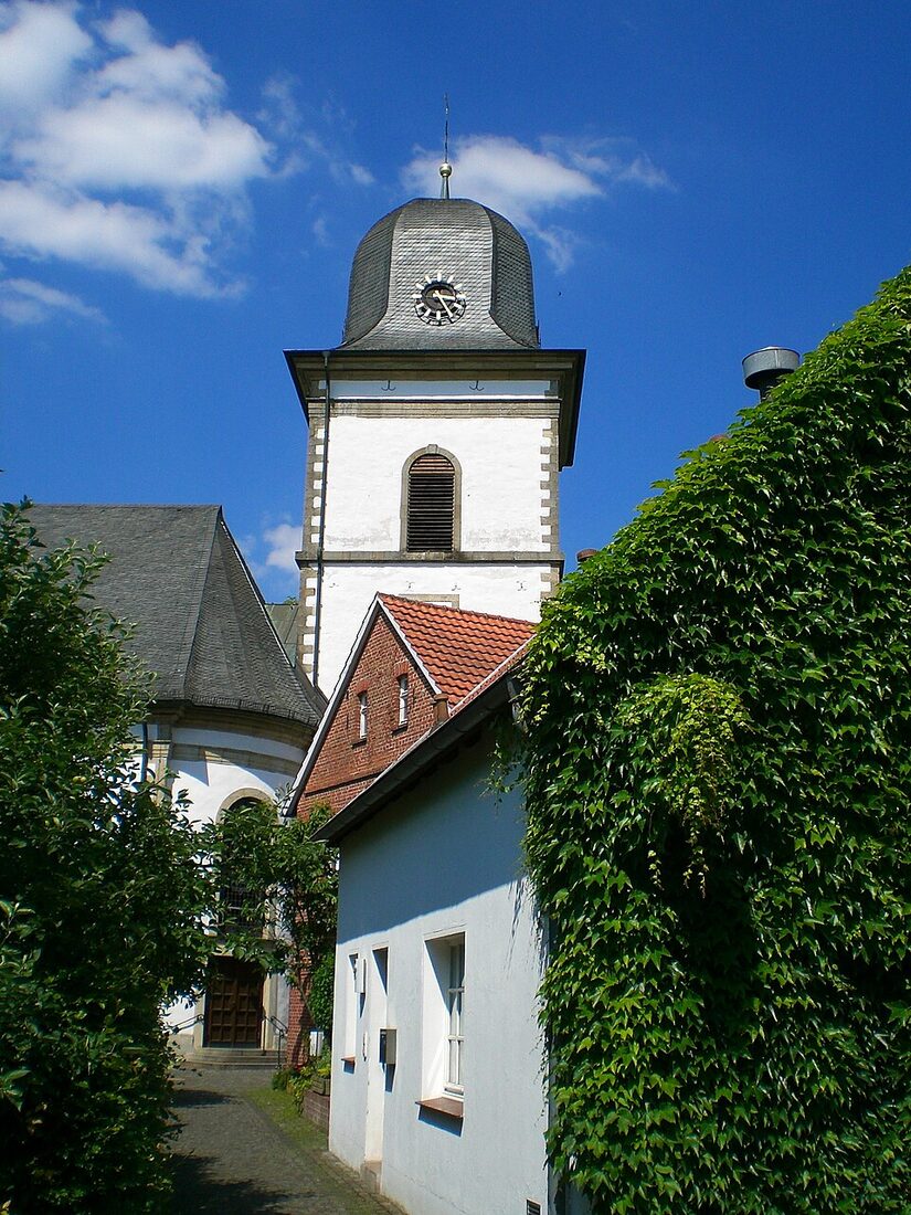 St. Anna Kirche, Blick auf den Turm in Verl