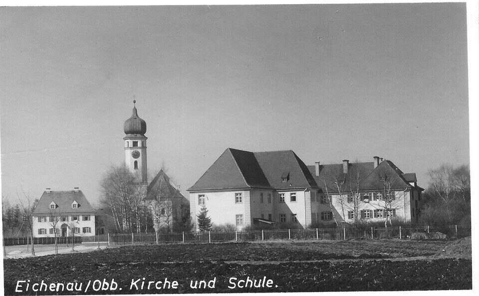 Schule und Kirche in Eichenau