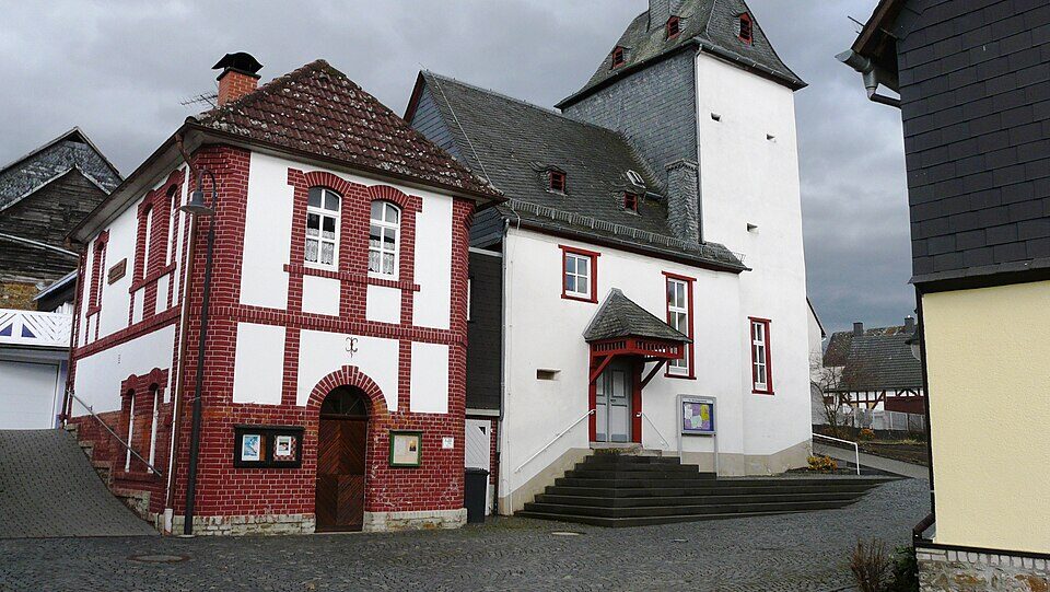 Backhaus und Kirche Niederlemp in Ehringshausen