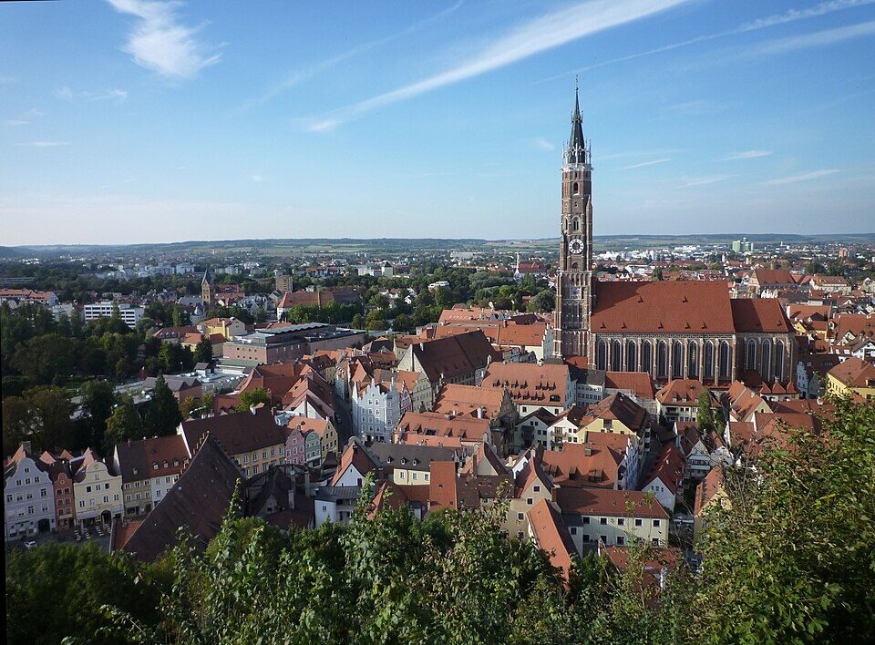 Kirche St. Martin 14-15. Jh. Sicht von der Burg in Landshut